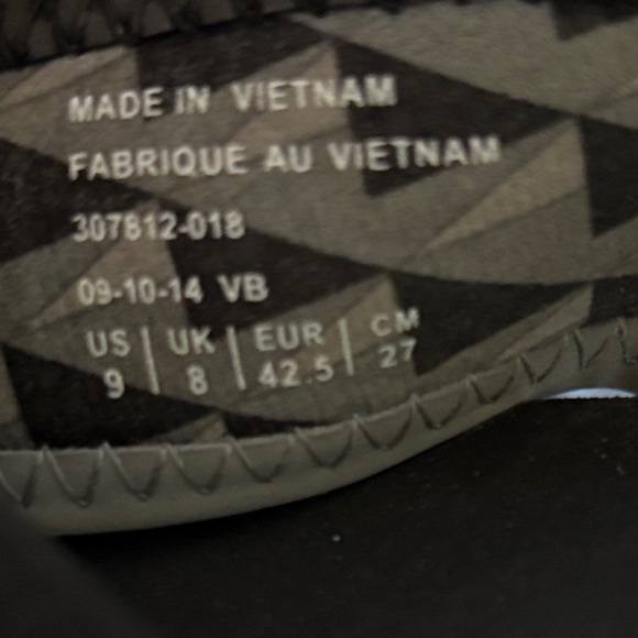 9M/10W Nike Black and Gray Flip Flop Sandals *Like New” - Picture 5 of 5